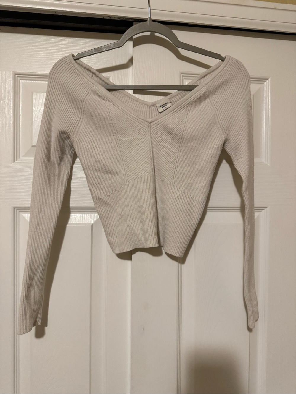 Abercrombie & Fitch Ribbed V-Neck Women's Sweater - Cream